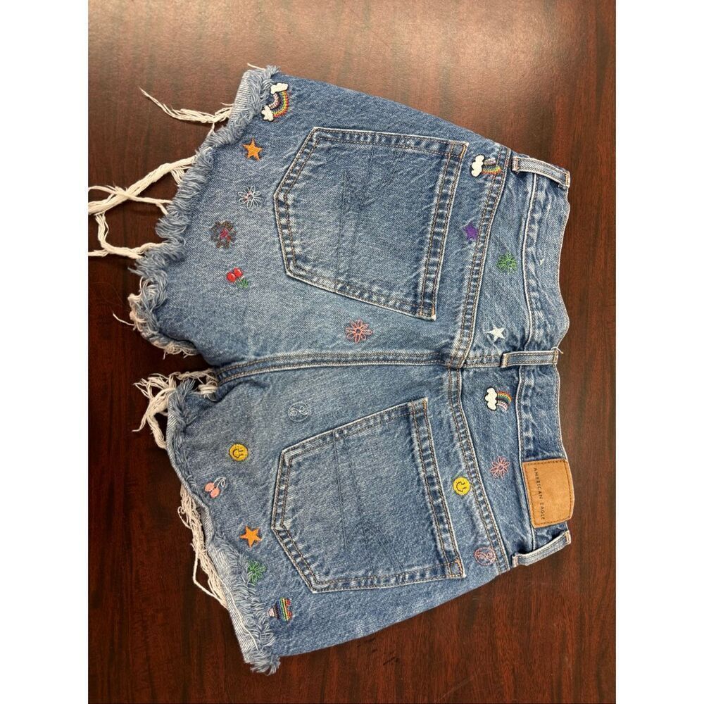 American Eagle 90s Boyfriend Short Embroidered Denim Shorts Size 000 - Picture 2 of 7